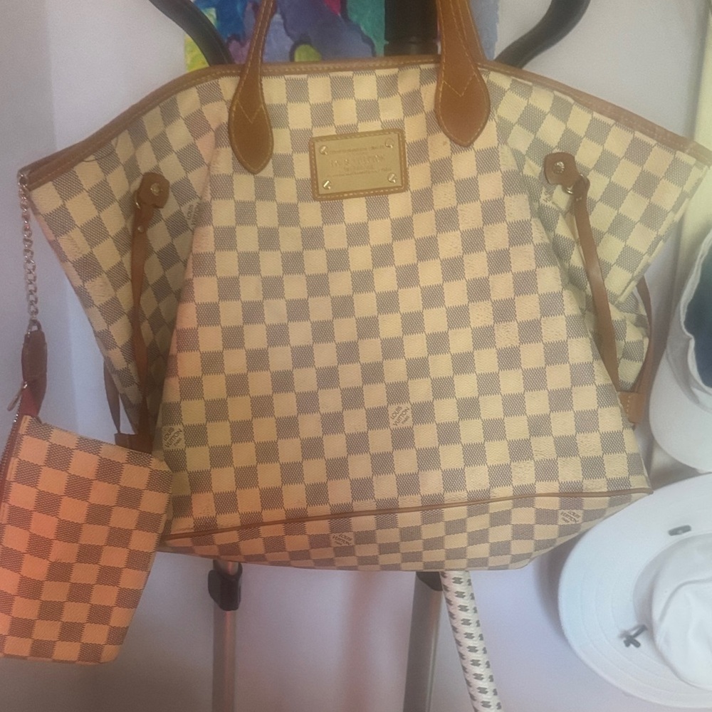 Checkered Tote Bag with Pouch